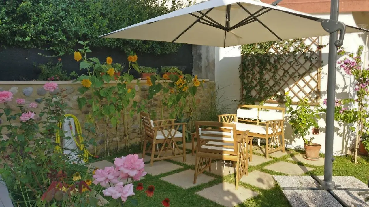 The White Building - Rooms Costermano Italy