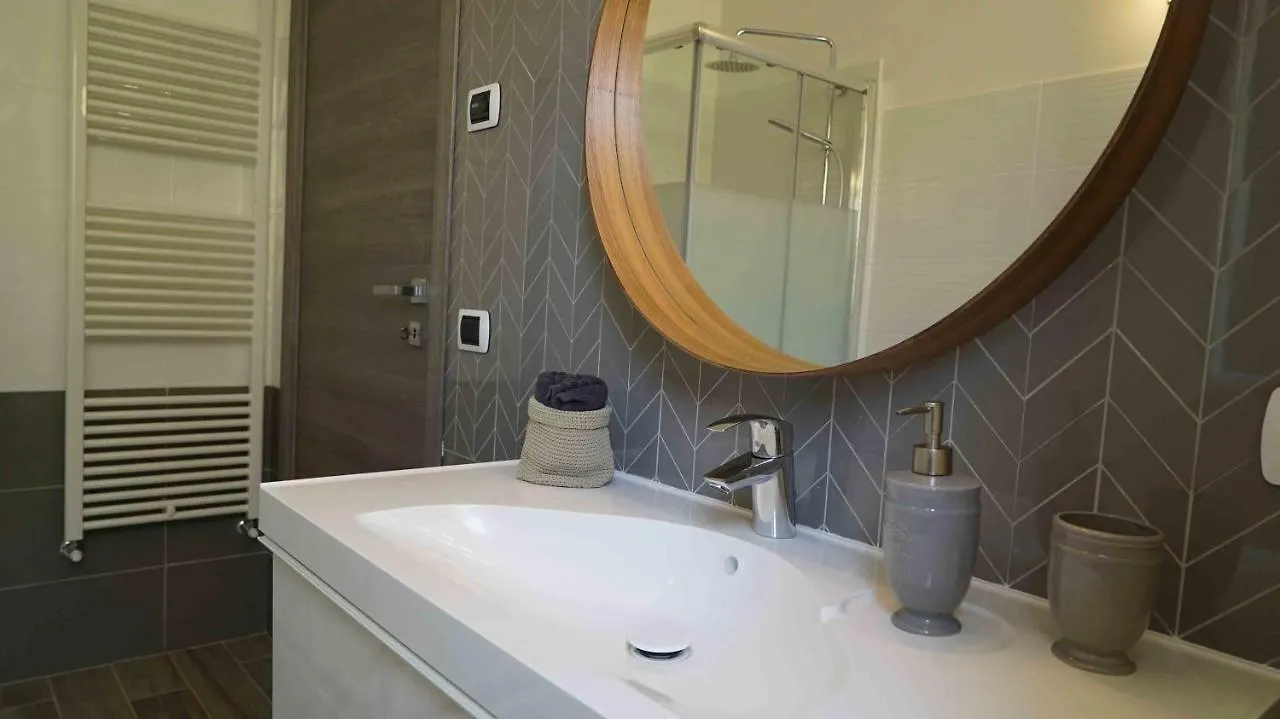 Guest house The White Building - Rooms Costermano Italy
