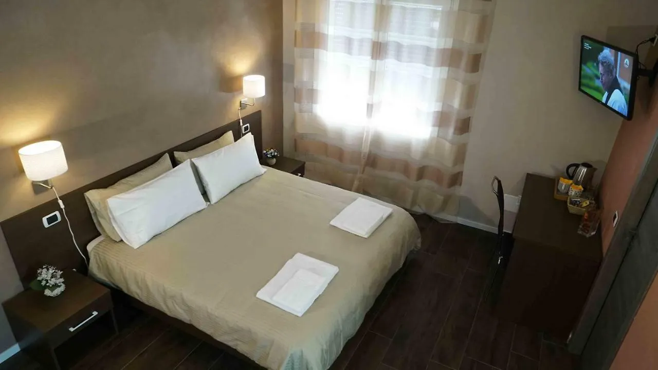Guest house The White Building - Rooms Costermano